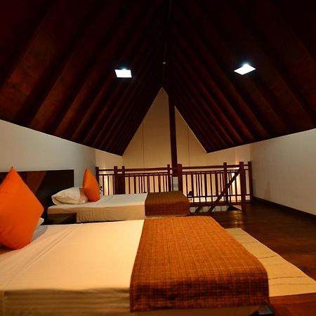 Laya Waves Hotel Passikudah Room photo