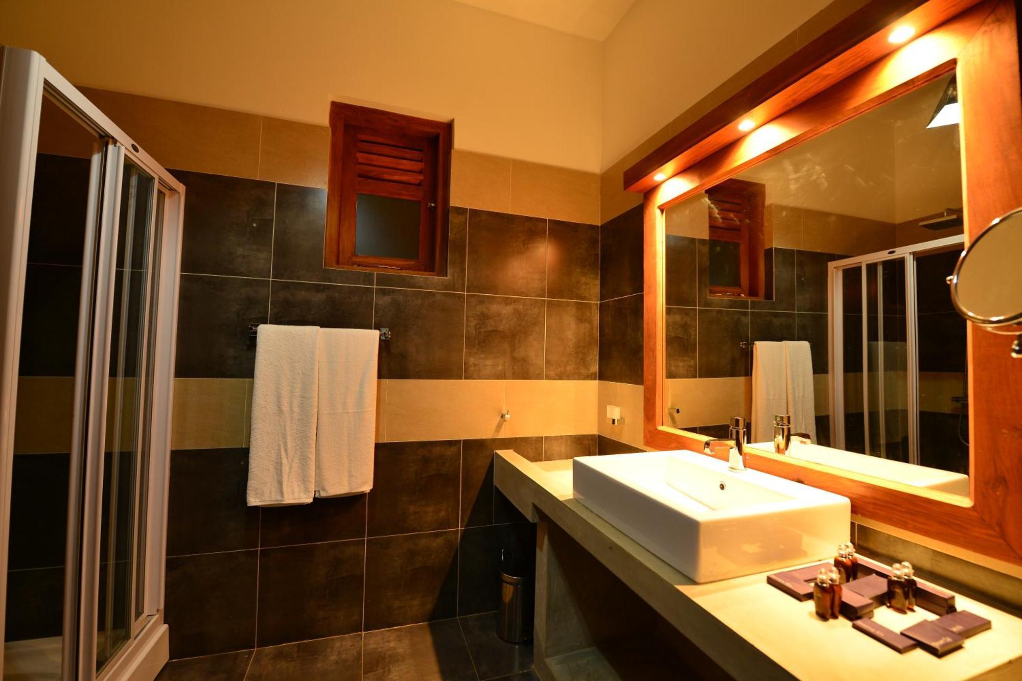 Laya Waves Hotel Passikudah Room photo